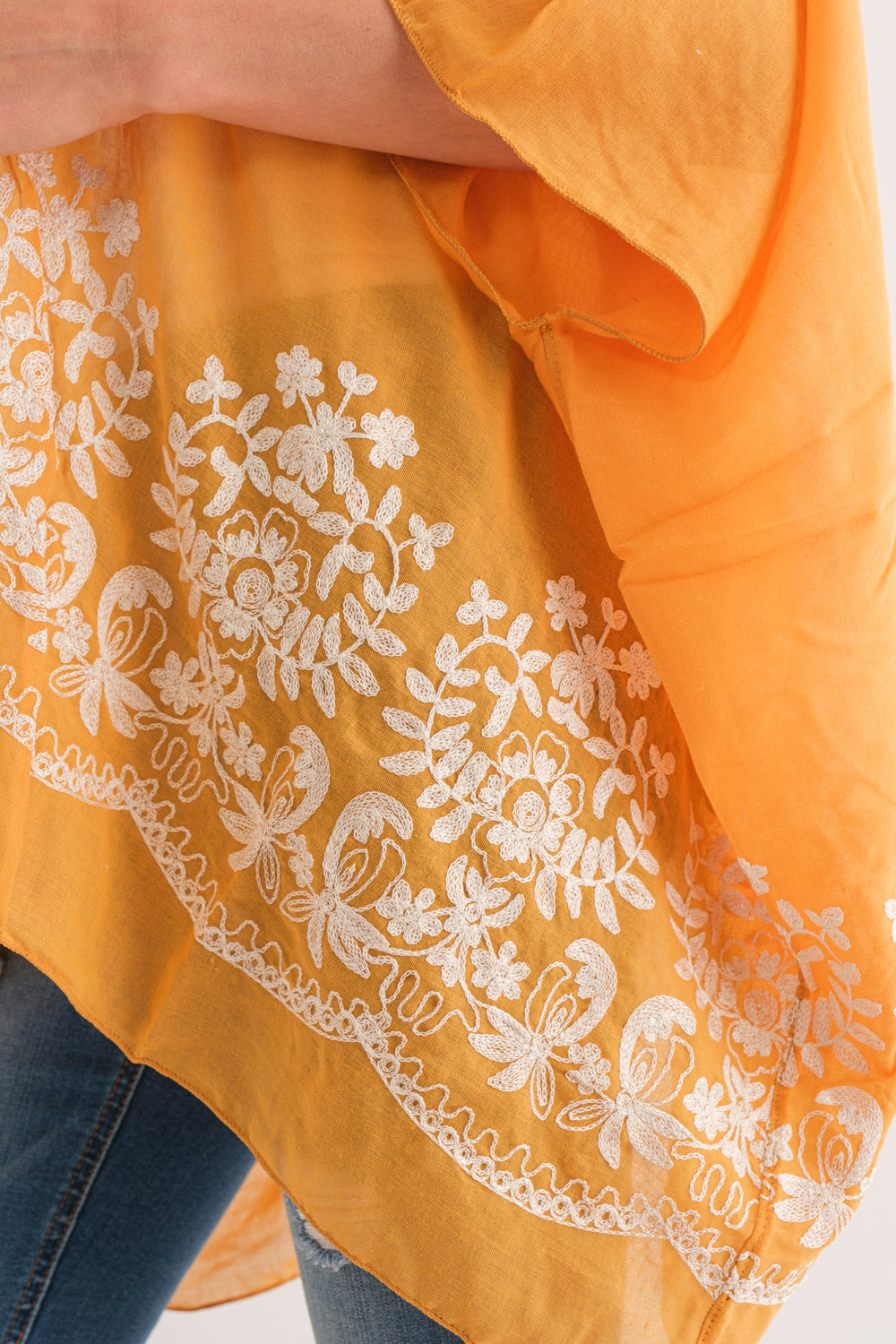 RAJ BLANCHE ORANGE PEEL BORDER EMBROIDERED KIMONO - quetzals