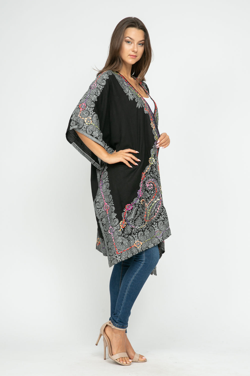 RAJ ALLISON BLACK WHITE EMBROIDERED KIMONO - quetzals