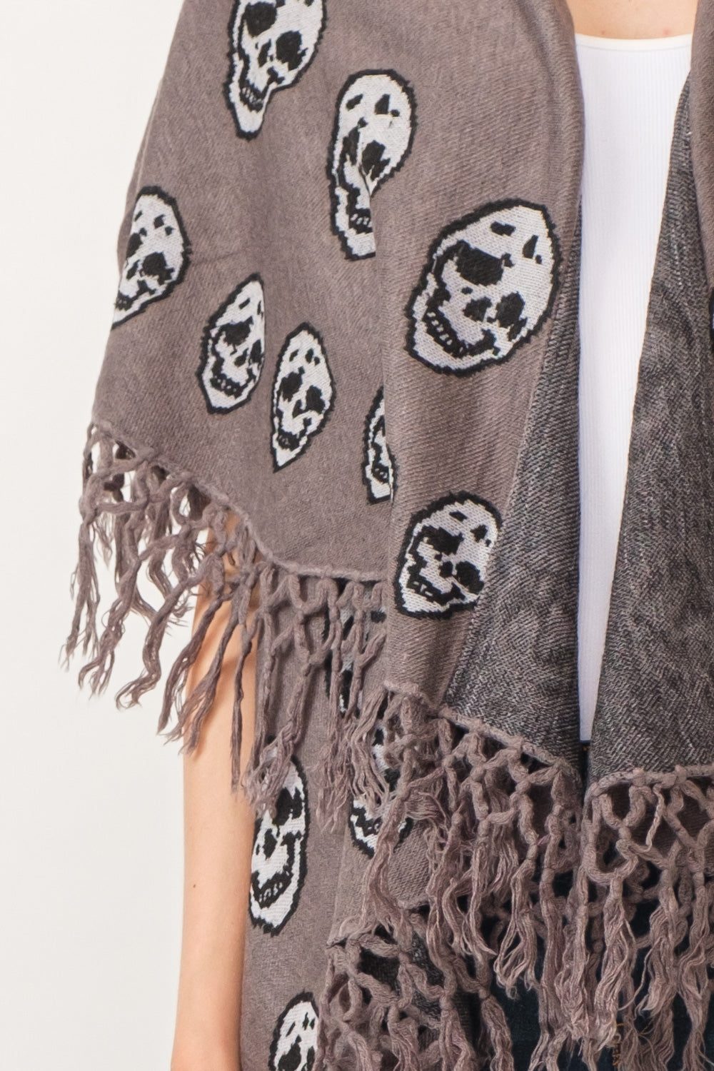 RAJ SABLE SKULL TASSEL BORDER PONCHO - quetzals