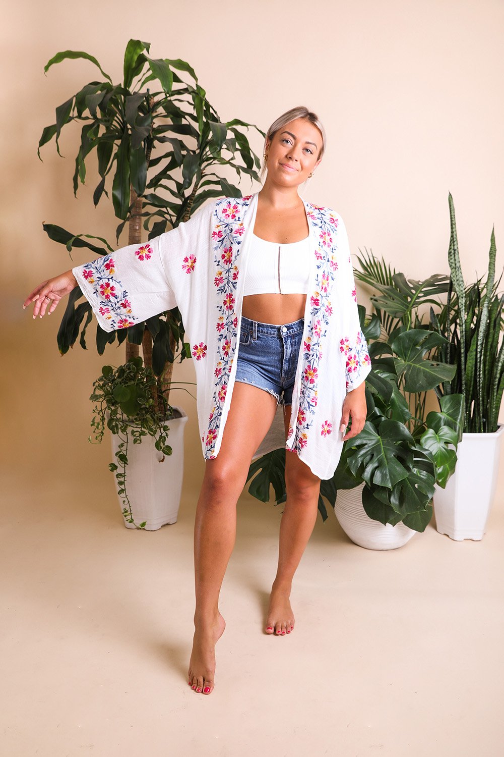 Stylish and comfortable flower garland white kimono design.